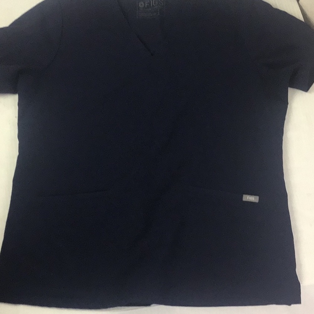 Figs Technical Collection Casma Three-Pocket Scrub Top™ Navy Size Large
